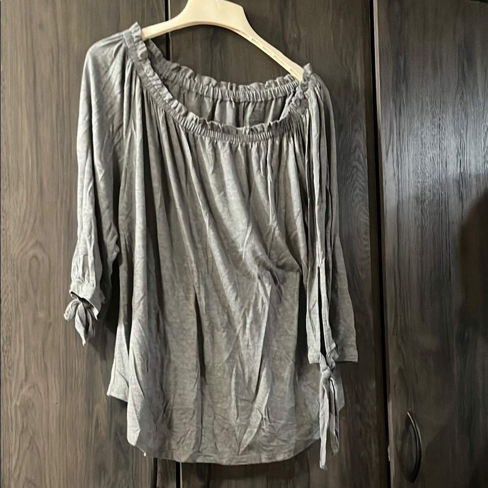 FLASH SALE! 
Off shoulder gray shirt size 1X